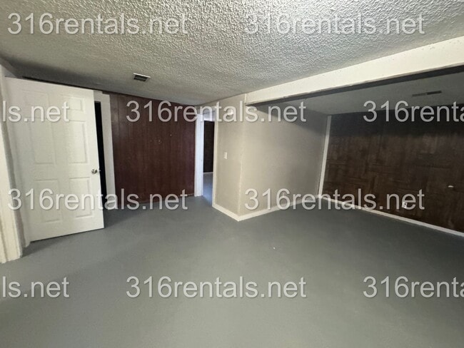 Building Photo - 1201 Hoch