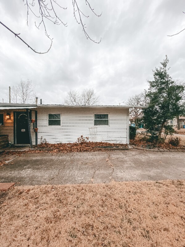 Building Photo - 2402 Trenton St