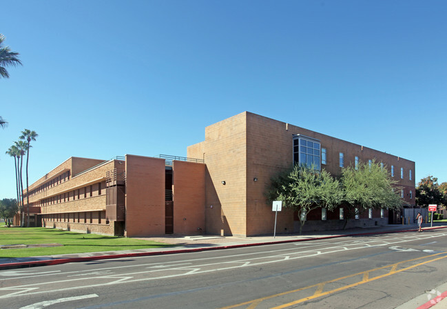 Foto del edificio - Hayden Hall