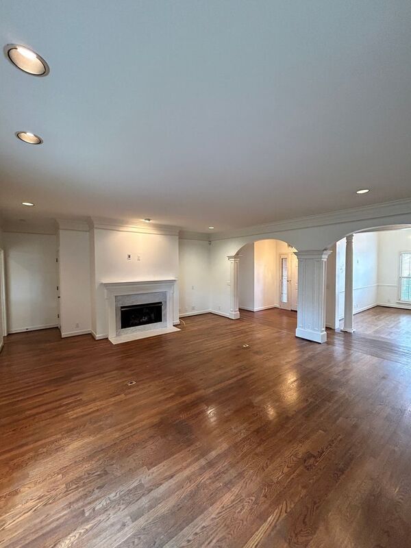 Building Photo - 103 Cantrell Square