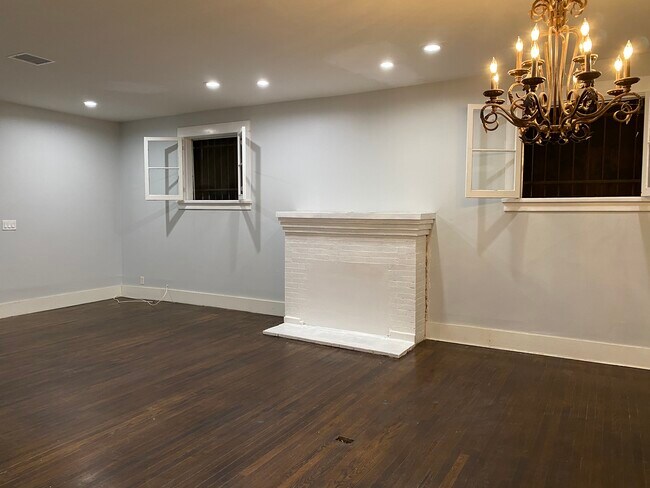 Building Photo - 1383 Maltman Ave