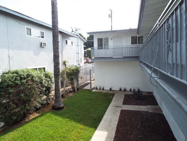 Common Area - 7642 Comstock Ave