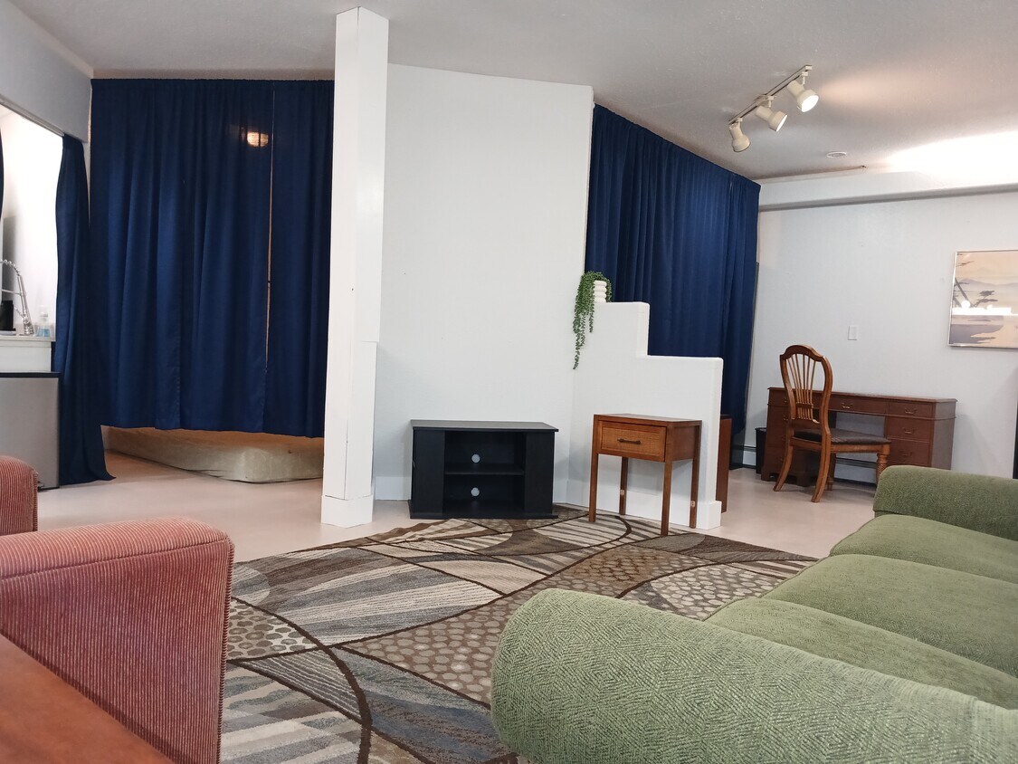 Livingroom BYO TV - 7460 E Denelle St