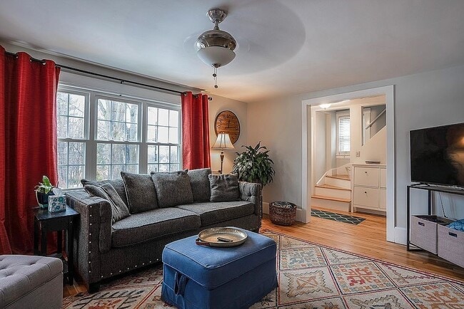 Building Photo - 62 Mt Vernon St