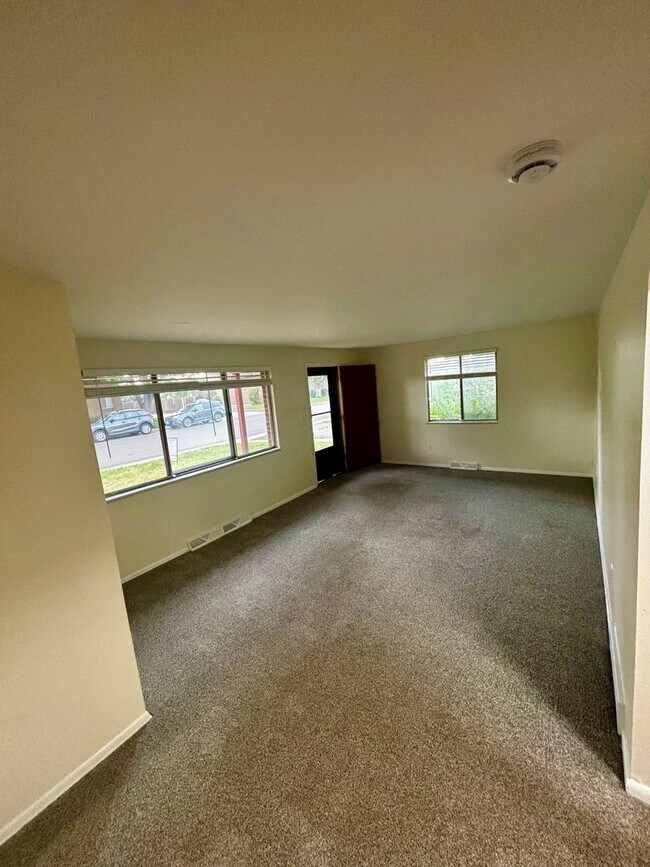Foto del edificio - Remodeled Duplex Just Minutes from Old Tow...