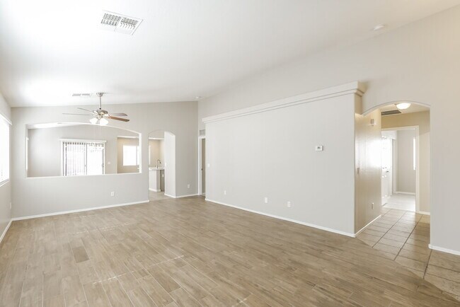 Building Photo - 3129 W Sunland Ave