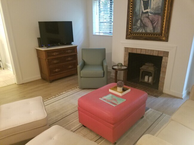 Foto del edificio - 161 Melrose Ave