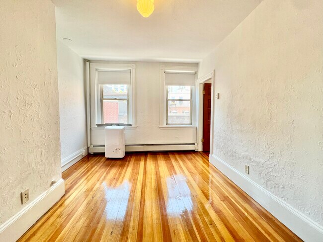 Building Photo - 9 Thacher Ct