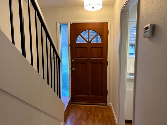 Foto del edificio - EPIC REA: 2 BR/1 BA Townhome w/ 1 Parking in Great Corte Madera