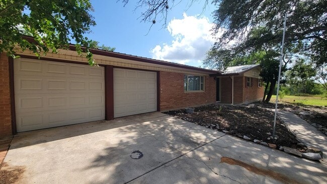 Building Photo - 129 Young Ave