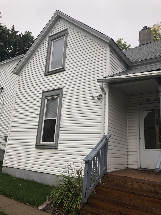 Front of house - 796 Howell St N