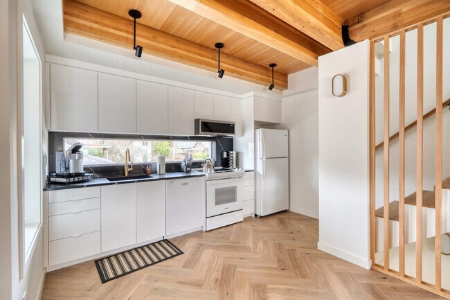 Foto del edificio - 5012-5022-5022 NE 26th Ave