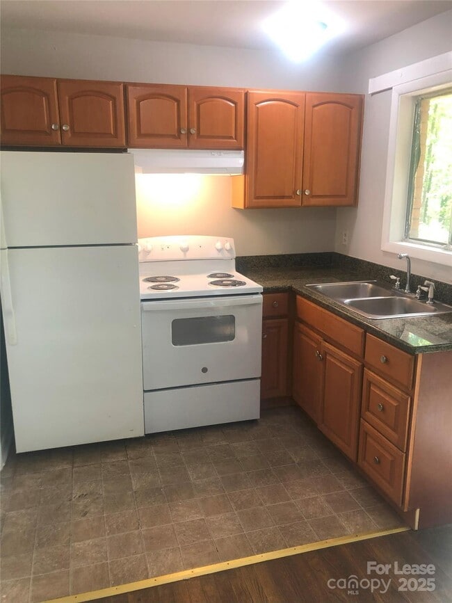 Foto del edificio - 622 Camrose Dr