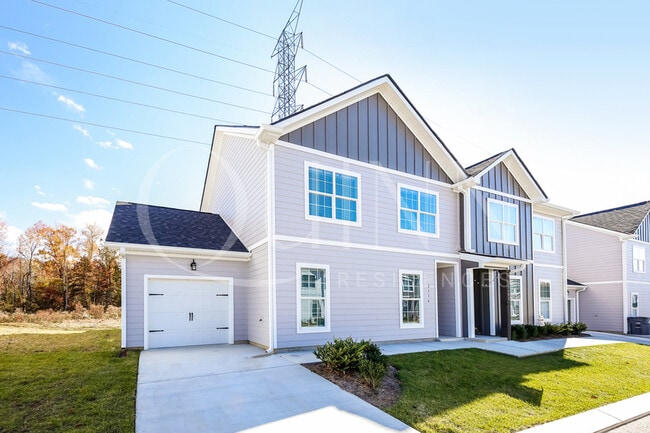 Building Photo - 2151 Miramar Cir