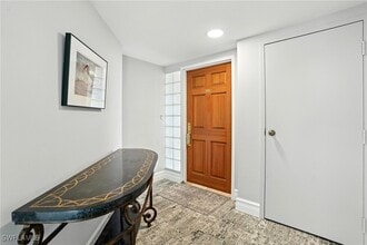 Building Photo - 20 Seagate Dr