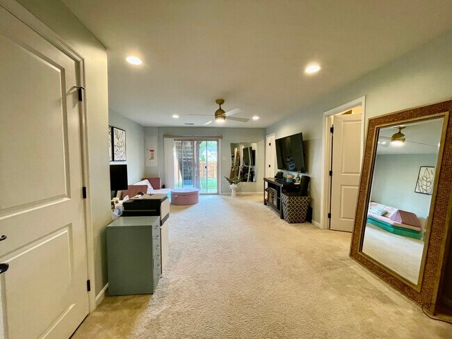 Foto del edificio - 7842 Wistar Woods Pl