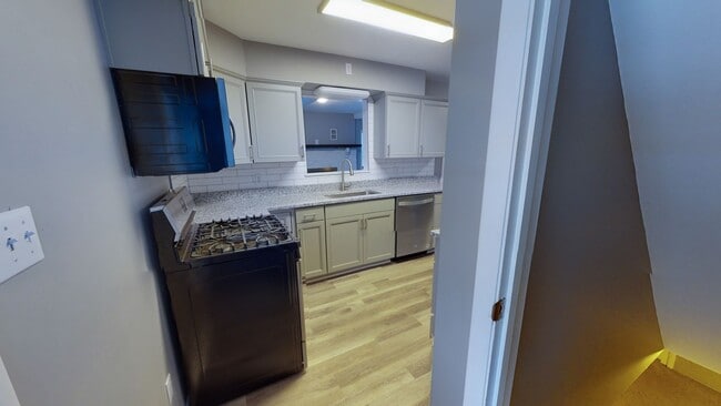 Building Photo - Recently Renovated Single Family Home for ...