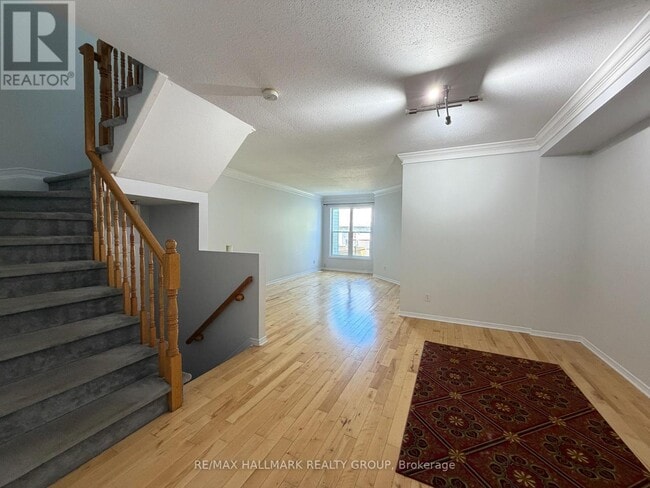 Building Photo - 230 Westvalley Private