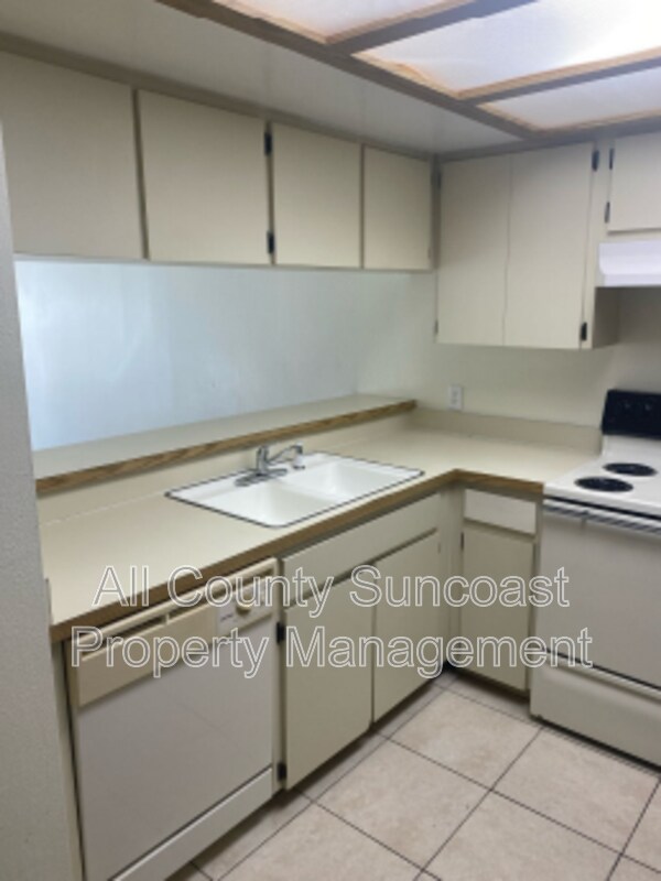 Foto del edificio - 12141 117th St N