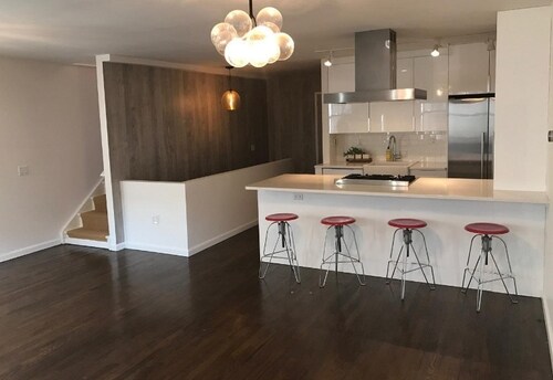 Foto del edificio - 409 E 10th St