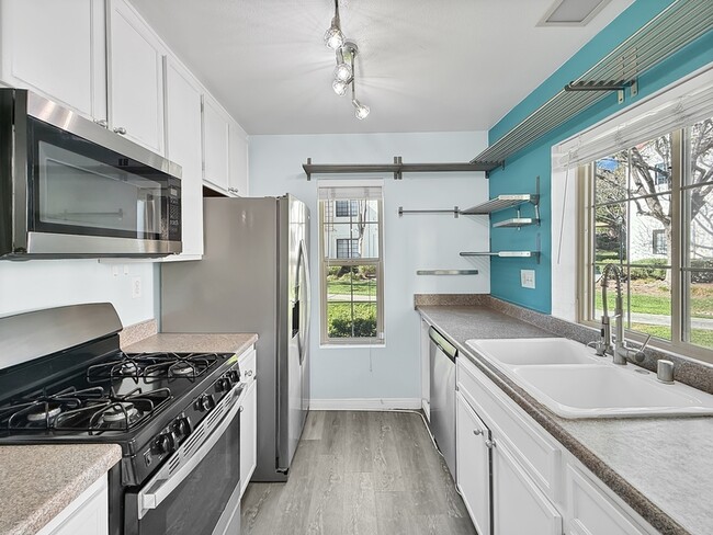 Building Photo - 13316 Caminito Ciera