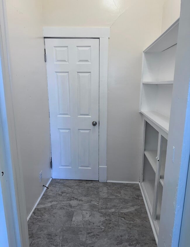 Building Photo - 128 S 2nd St