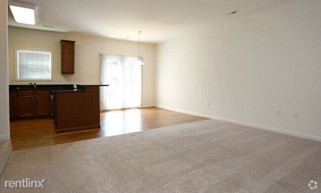 Building Photo - 2 br, 2 bath Townhome - 2031 River Rock Dr