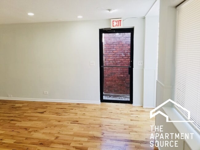 Building Photo - 4642 N Francisco Ave