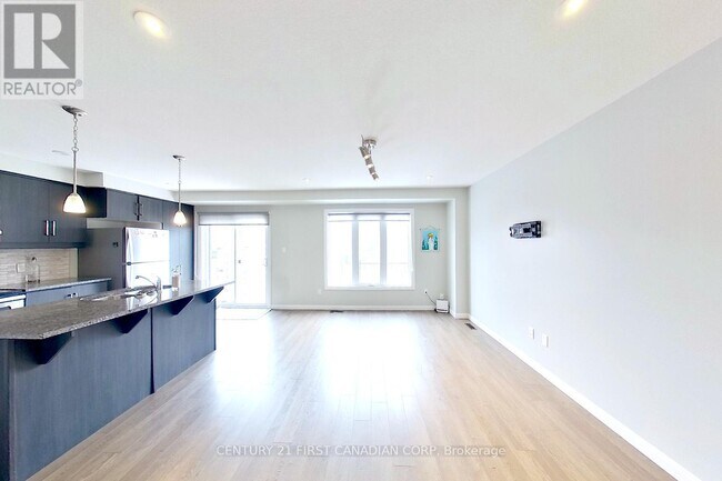 Building Photo - 2031 Pennyroyal St