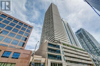 Building Photo - 2221 Yonge St