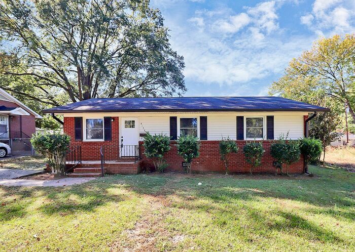 Primary Photo - Charming 3BD/1BA Ranch in Windsor Park!