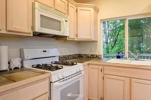 Building Photo - 8419 143rd Ct NE