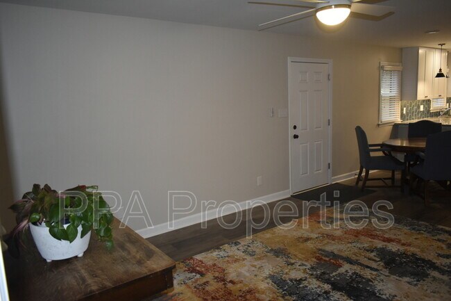 Building Photo - 2894 Willow Cove Dr