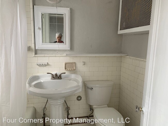 Building Photo - 828 N Elm St