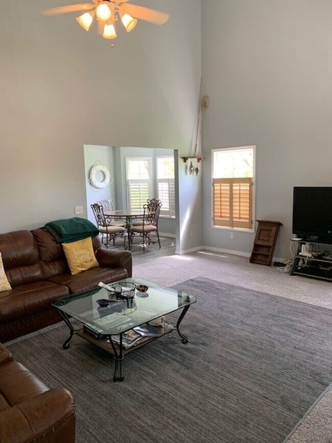 Foto del edificio - Furnished 4 Bedroom 3 Bath House in Kimber...