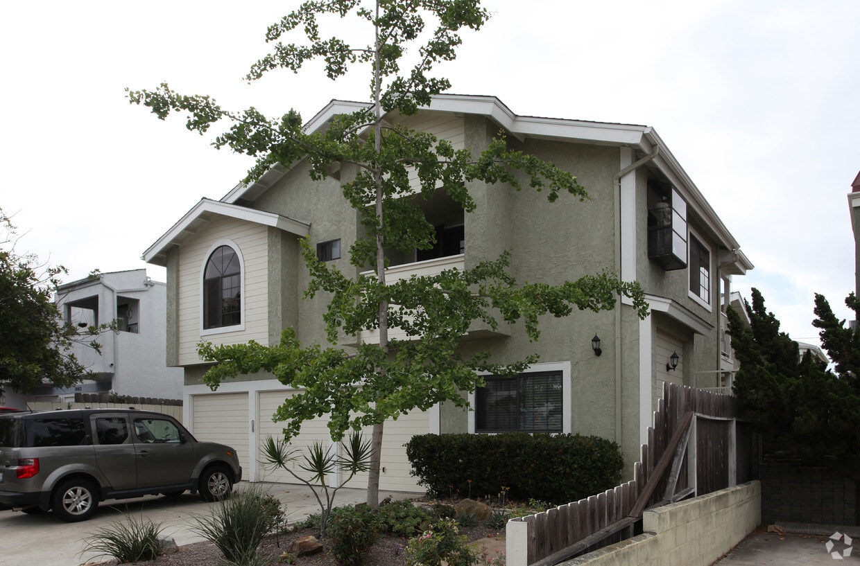 Building Photo - 1453 Essex St