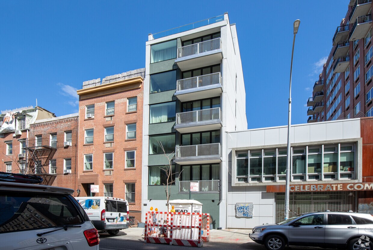 Primary Photo - 277 E 7th St