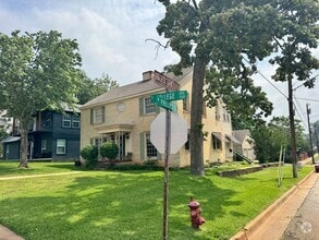 Building Photo - 209 W Phillips St