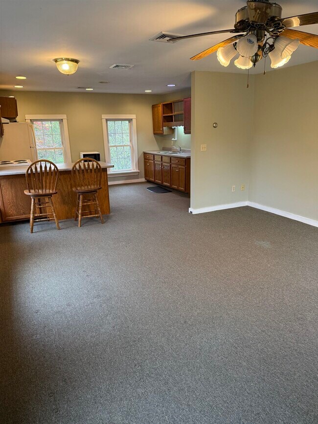 Foto del edificio - 586 Bellows Falls Rd