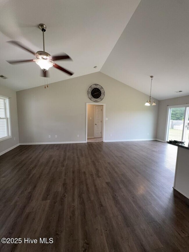 Foto del edificio - 204 N Windy Ridge Rd