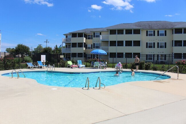 Building Photo - Funished condo located on RT1, just a short drive to the beach and walkable to area shopping.