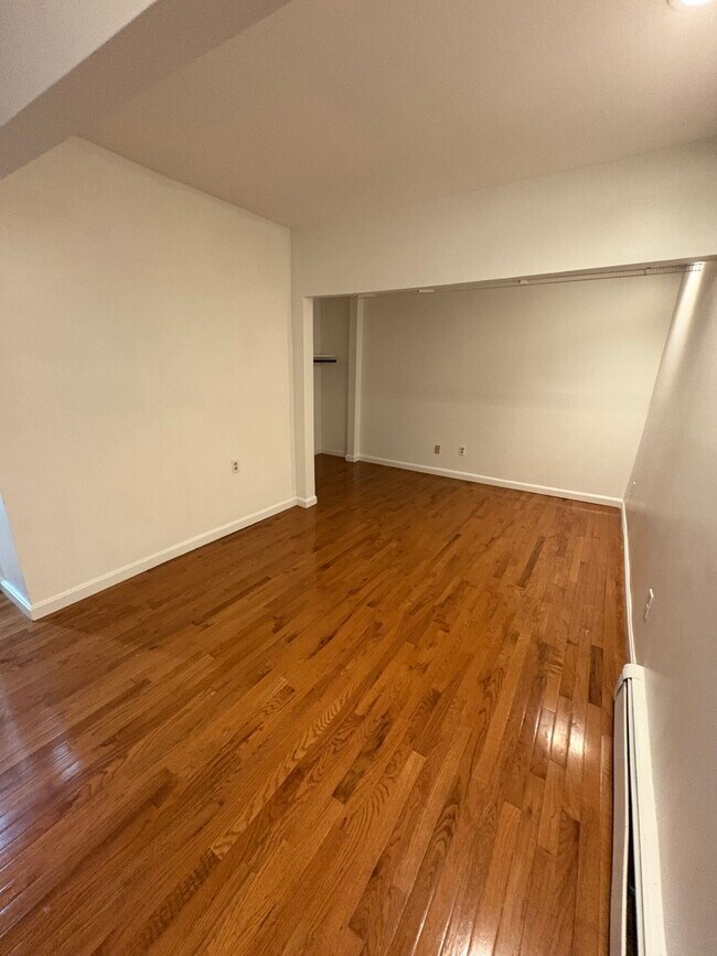 Building Photo - 390 Riverway