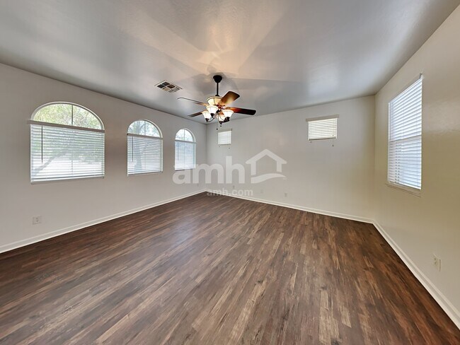 Building Photo - 5156 W Fulton St