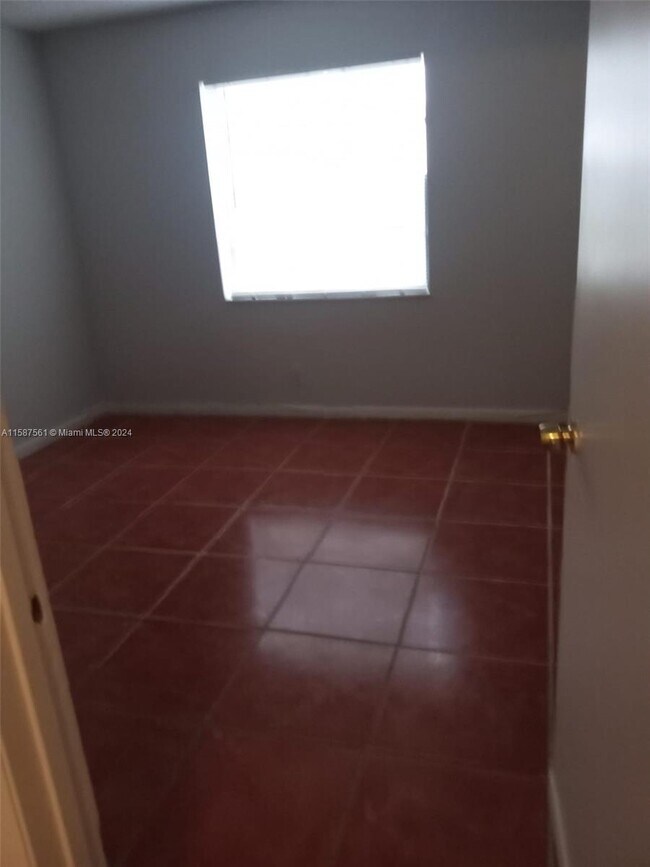 Foto del edificio - 4006 Lakeside Dr