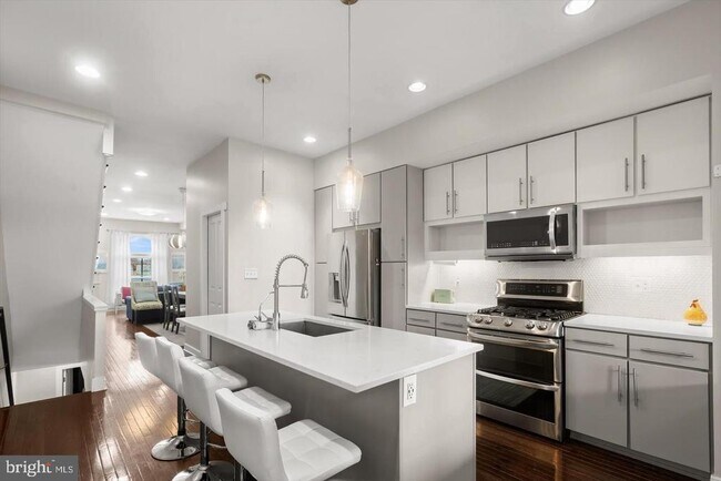 Foto del edificio - 943 N Patterson Park Ave