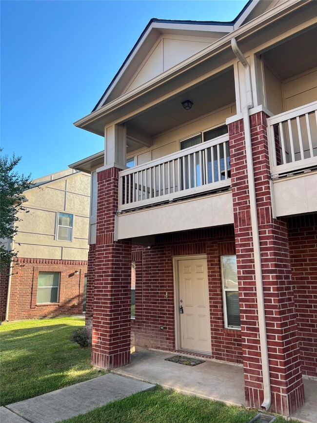 Building Photo - 1619 Townhome Ln