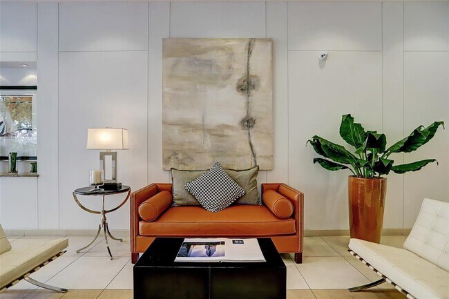 Foto del edificio - 2211 Briarglen Dr