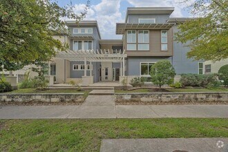 Building Photo - 2025 Simond Ave