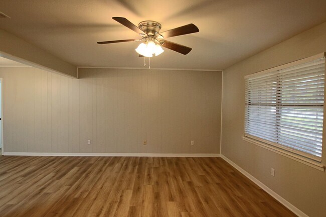 Building Photo - Lease Takeover Opportunity Available! 2 Be...