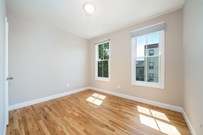 Building Photo - 348 8th St